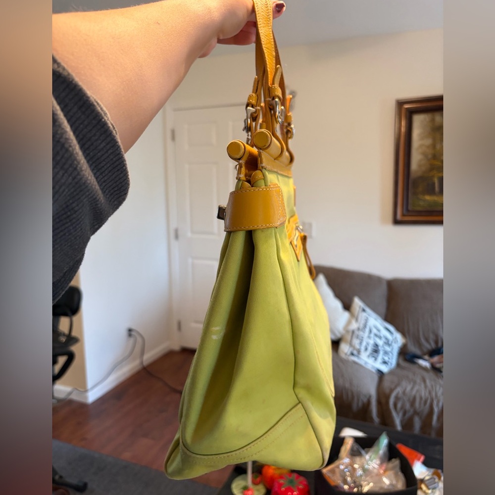 Rare Coach Yellow and Green Shoulder Bag with Soho Buckle and Turnlocks 9367 - Picture 3 of 12